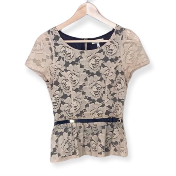 Monteau Los Angeles Tops - 🛍HOST PICK 🛍 - Monteau Beige Lace Ladies Blouse - Medium